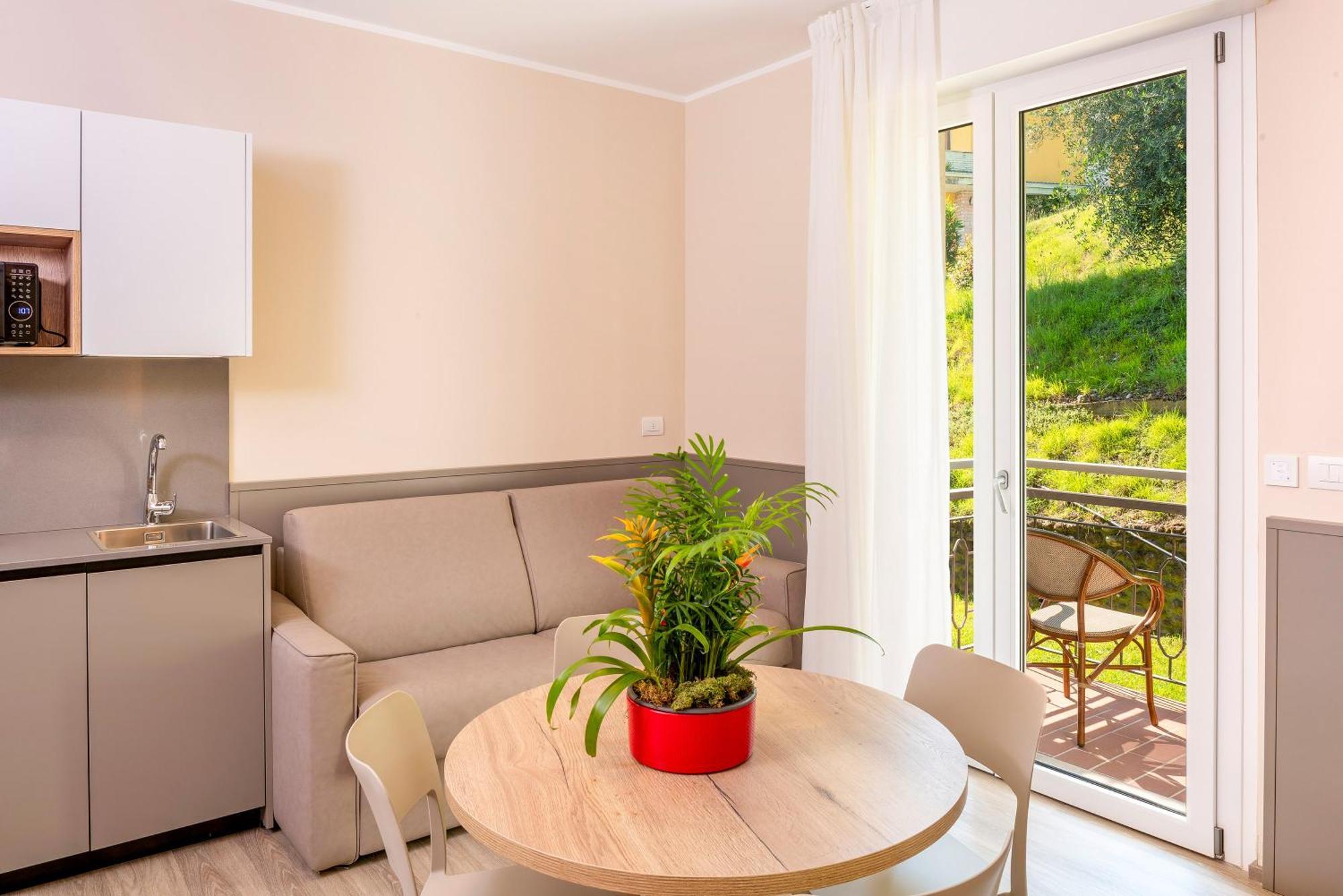 Residenza Panorama Aparthotel Costermano Bagian luar foto