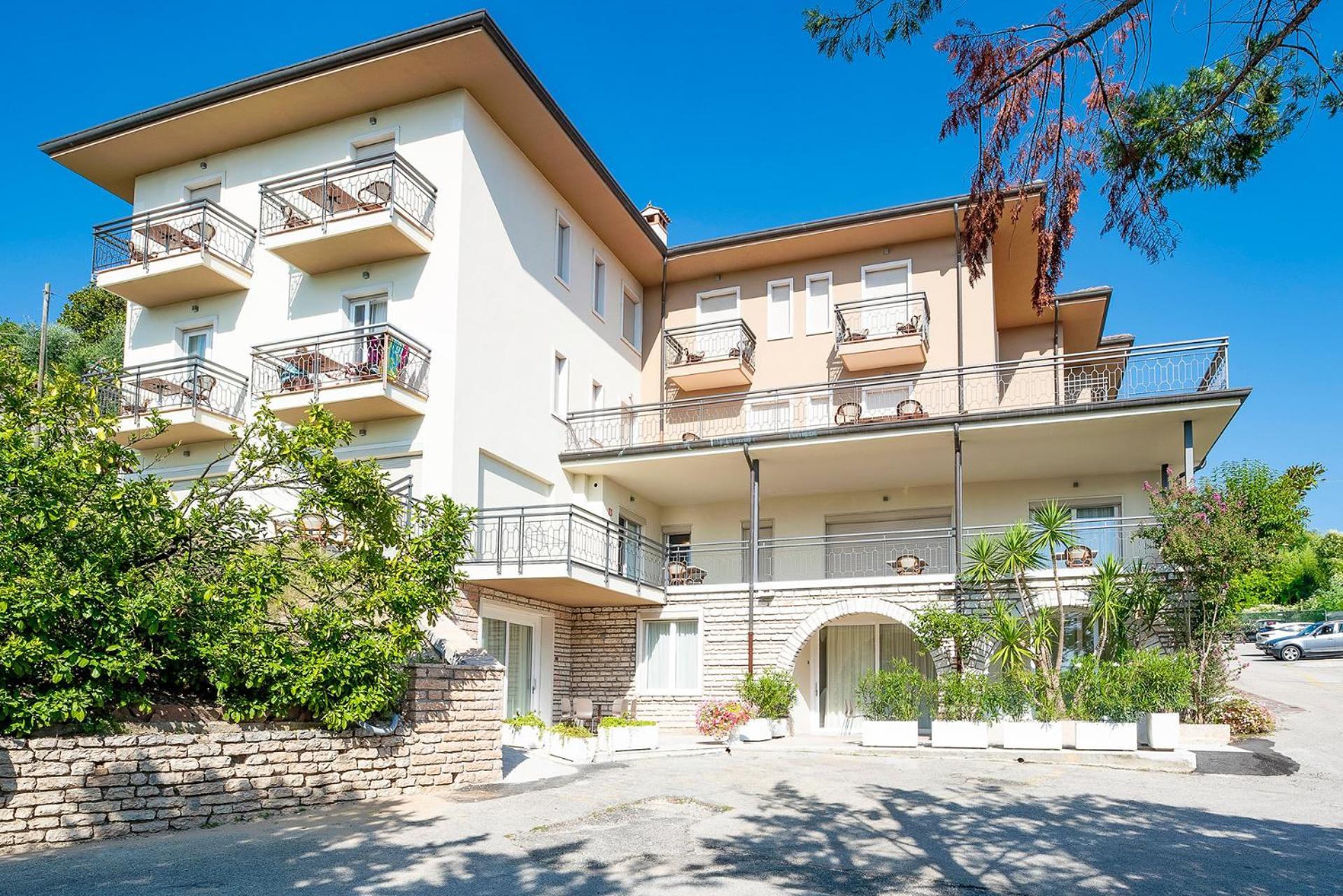 Residenza Panorama Aparthotel Costermano Bagian luar foto